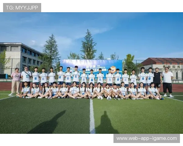 绿茵逐梦青春激情燃烧展现团队力量与永不言弃精神